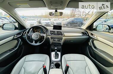 Позашляховик / Кросовер Audi Q3 2017 в 
