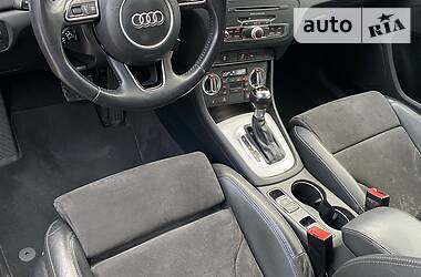 Позашляховик / Кросовер Audi Q3 2015 в 