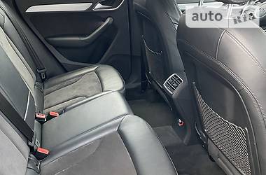 Позашляховик / Кросовер Audi Q3 2015 в 