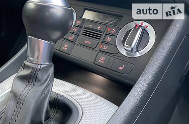 Позашляховик / Кросовер Audi Q3 2015 в 