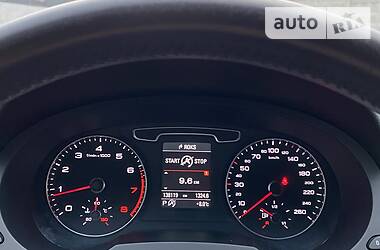 Позашляховик / Кросовер Audi Q3 2015 в 