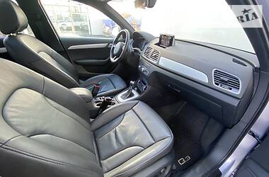 Позашляховик / Кросовер Audi Q3 2016 в 