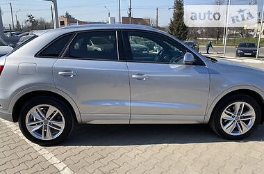 Позашляховик / Кросовер Audi Q3 2016 в 