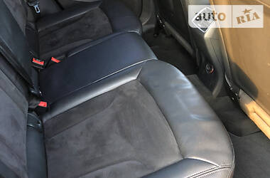 Позашляховик / Кросовер Audi Q3 2012 в 