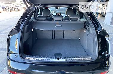 Позашляховик / Кросовер Audi Q3 2015 в 