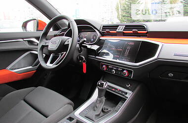 Внедорожник / Кроссовер Audi Q3 2020 в Киеве