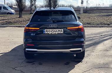 Позашляховик / Кросовер Audi Q3 2019 в Дніпрі