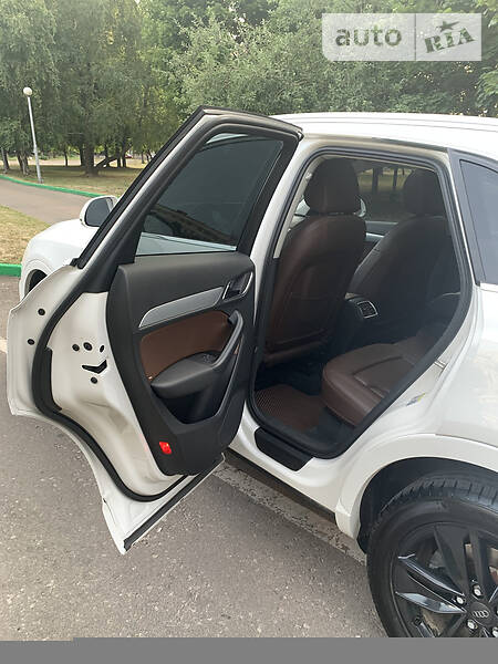 Внедорожник / Кроссовер Audi Q3 2015 в Ровно