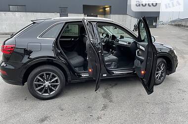 Позашляховик / Кросовер Audi Q3 2012 в 
