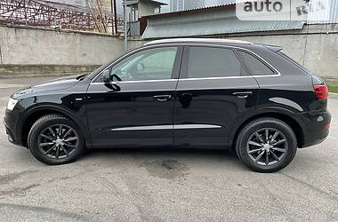 Позашляховик / Кросовер Audi Q3 2012 в 