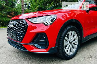 Позашляховик / Кросовер Audi Q3 2020 в Києві