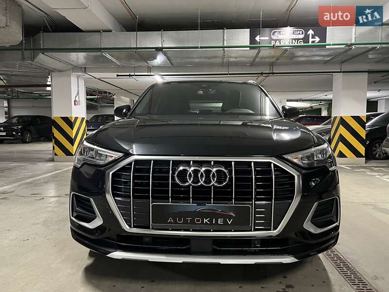 Внедорожник / Кроссовер Audi Q3 2019 в Киеве