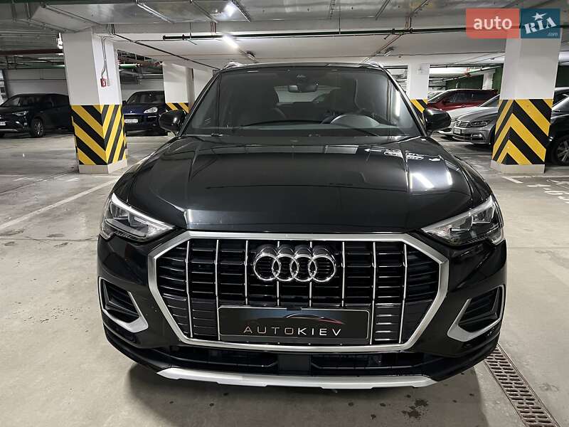 Внедорожник / Кроссовер Audi Q3 2019 в Киеве