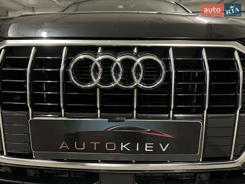 Внедорожник / Кроссовер Audi Q3 2019 в Киеве
