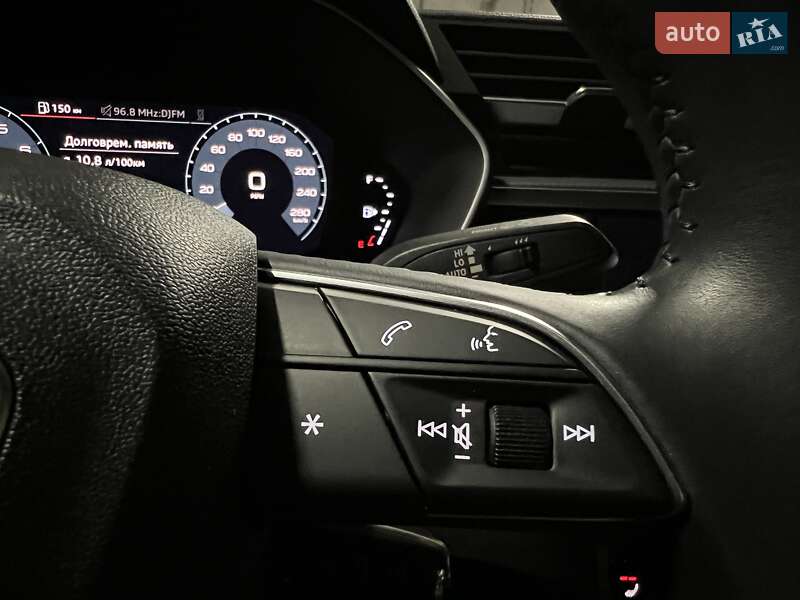 Внедорожник / Кроссовер Audi Q3 2019 в Киеве