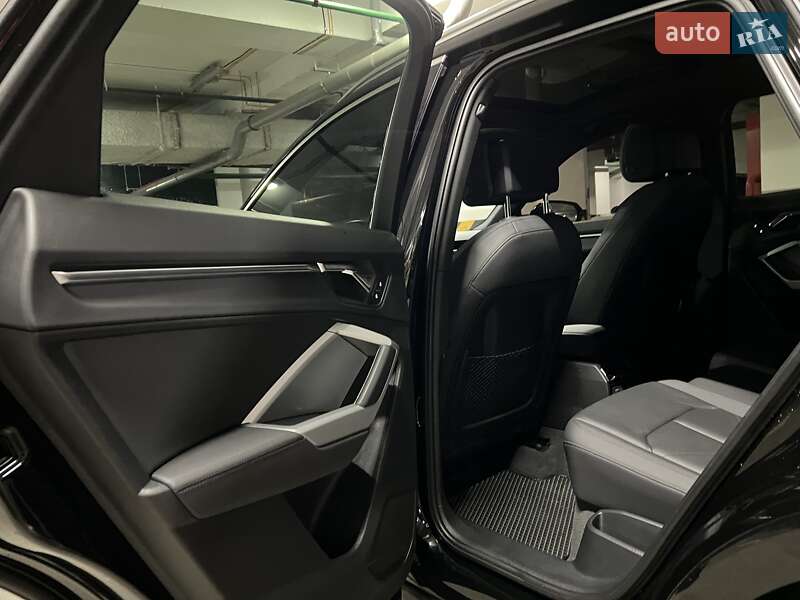Внедорожник / Кроссовер Audi Q3 2019 в Киеве