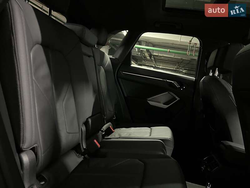 Внедорожник / Кроссовер Audi Q3 2019 в Киеве
