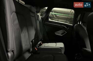 Позашляховик / Кросовер Audi Q3 2019 в 
