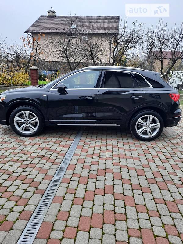 Внедорожник / Кроссовер Audi Q3 2019 в Ивано-Франковске