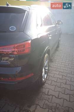 Внедорожник / Кроссовер Audi Q3 2015 в 