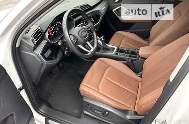 Внедорожник / Кроссовер Audi Q3 2020 в 