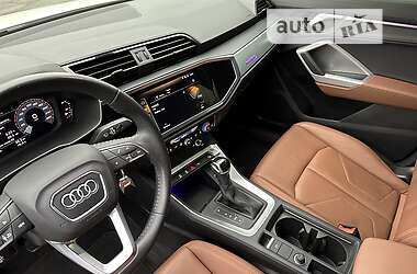 Внедорожник / Кроссовер Audi Q3 2020 в 