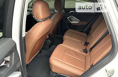 Внедорожник / Кроссовер Audi Q3 2020 в 