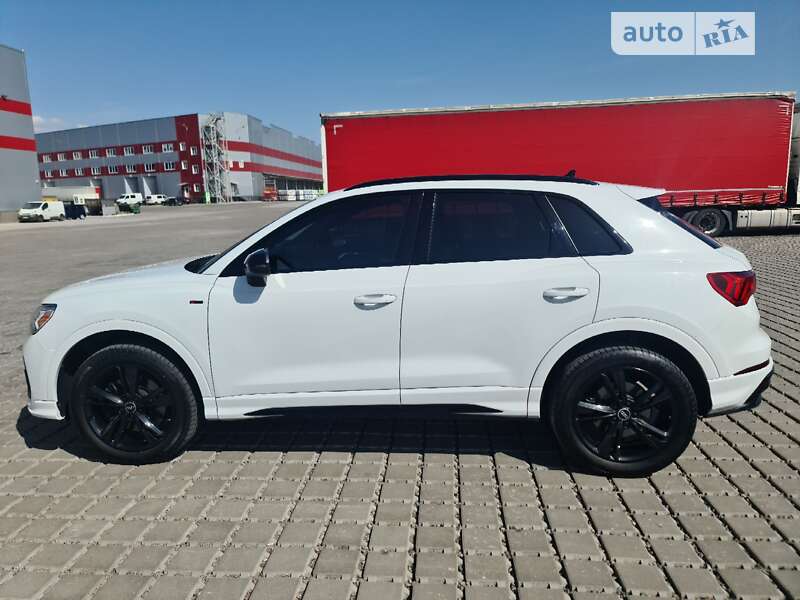 Внедорожник / Кроссовер Audi Q3 2020 в Киеве