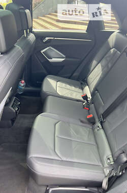 Позашляховик / Кросовер Audi Q3 2021 в 