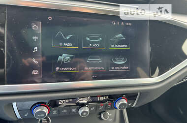 Позашляховик / Кросовер Audi Q3 2021 в 