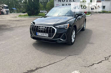 Позашляховик / Кросовер Audi Q3 2021 в 