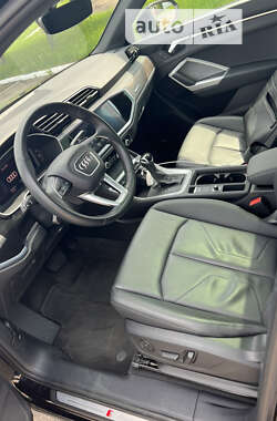 Позашляховик / Кросовер Audi Q3 2021 в 