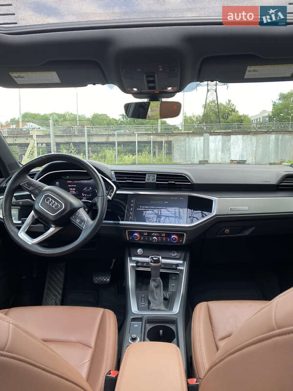 Позашляховик / Кросовер Audi Q3 2019 в Львові