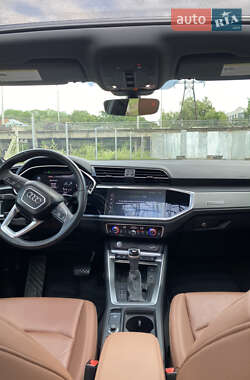 Внедорожник / Кроссовер Audi Q3 2019 в 