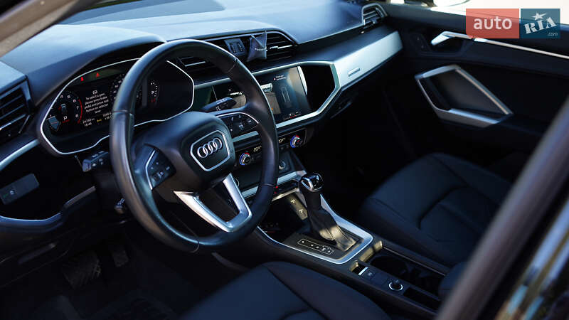 Позашляховик / Кросовер Audi Q3 2021 в Києві