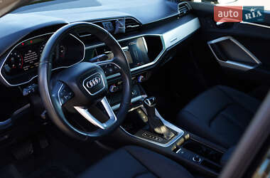 Внедорожник / Кроссовер Audi Q3 2021 в 