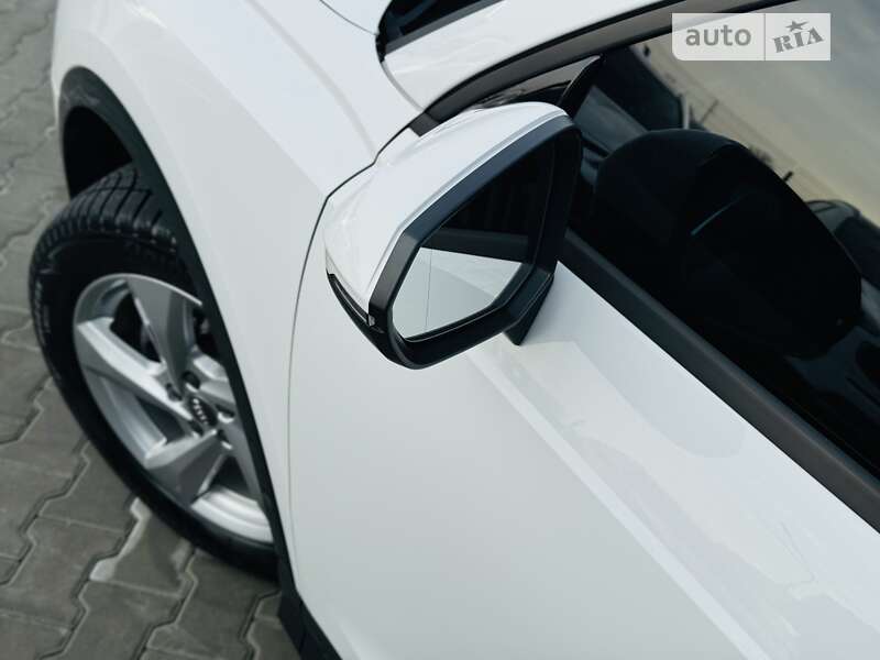 Позашляховик / Кросовер Audi Q3 2019 в Мукачевому