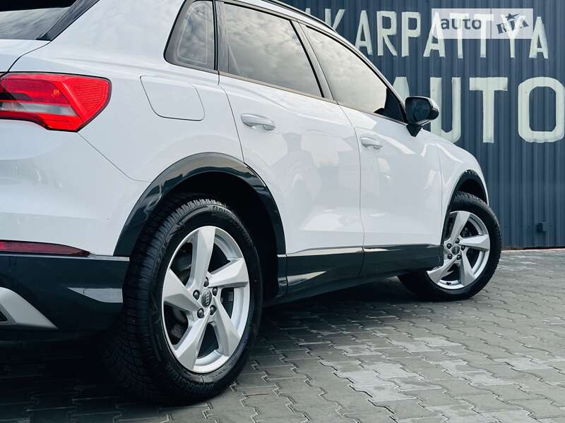 Позашляховик / Кросовер Audi Q3 2019 в Мукачевому