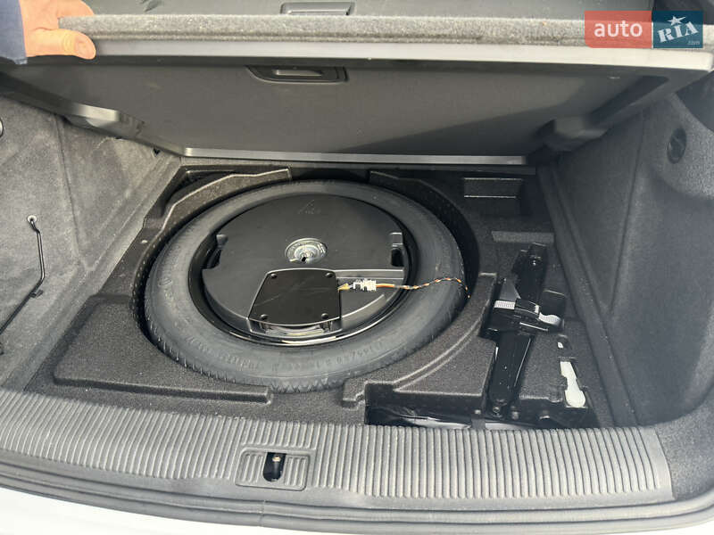 Внедорожник / Кроссовер Audi Q3 2017 в Ивано-Франковске