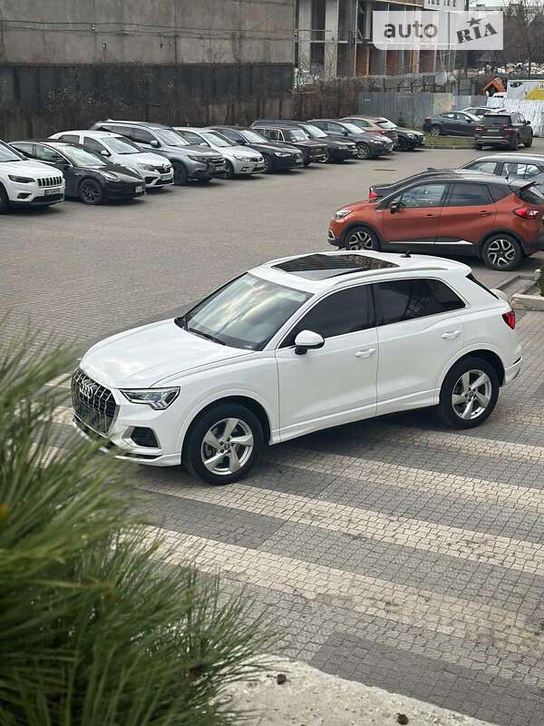 Позашляховик / Кросовер Audi Q3 2019 в Львові