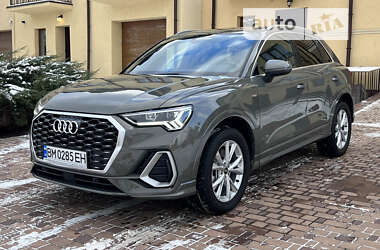 Внедорожник / Кроссовер Audi Q3 2022 в 