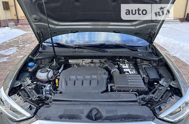 Внедорожник / Кроссовер Audi Q3 2022 в 