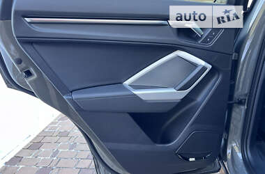 Внедорожник / Кроссовер Audi Q3 2022 в 