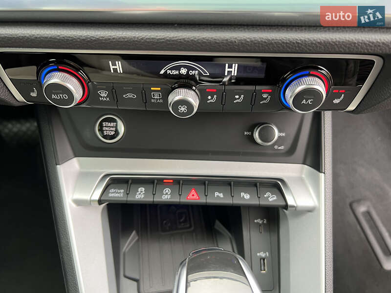Внедорожник / Кроссовер Audi Q3 2020 в Сумах