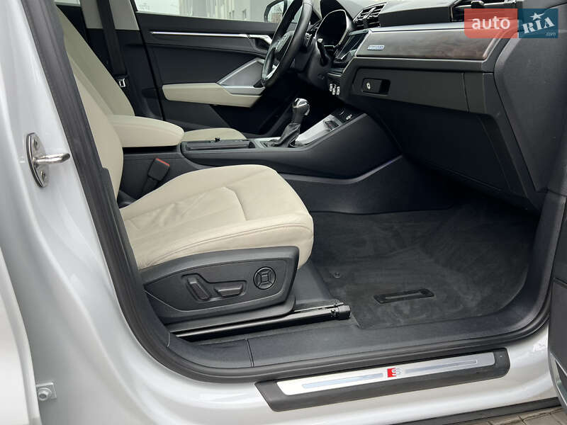 Внедорожник / Кроссовер Audi Q3 2020 в Сумах