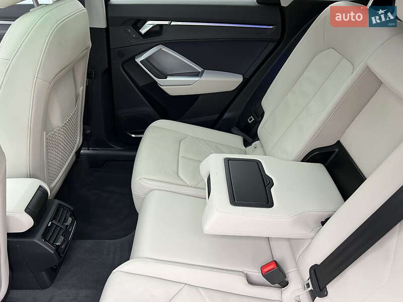 Внедорожник / Кроссовер Audi Q3 2020 в Сумах