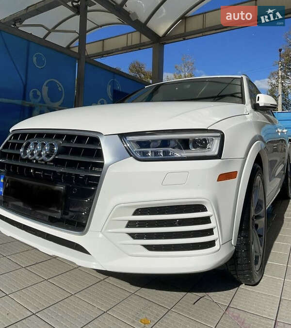 Внедорожник / Кроссовер Audi Q3 2017 в Черноморске