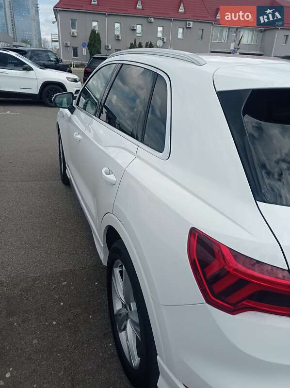 Позашляховик / Кросовер Audi Q3 2020 в Києві