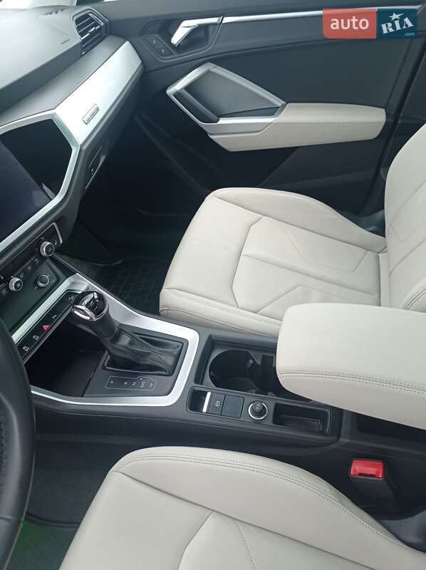 Позашляховик / Кросовер Audi Q3 2020 в Києві