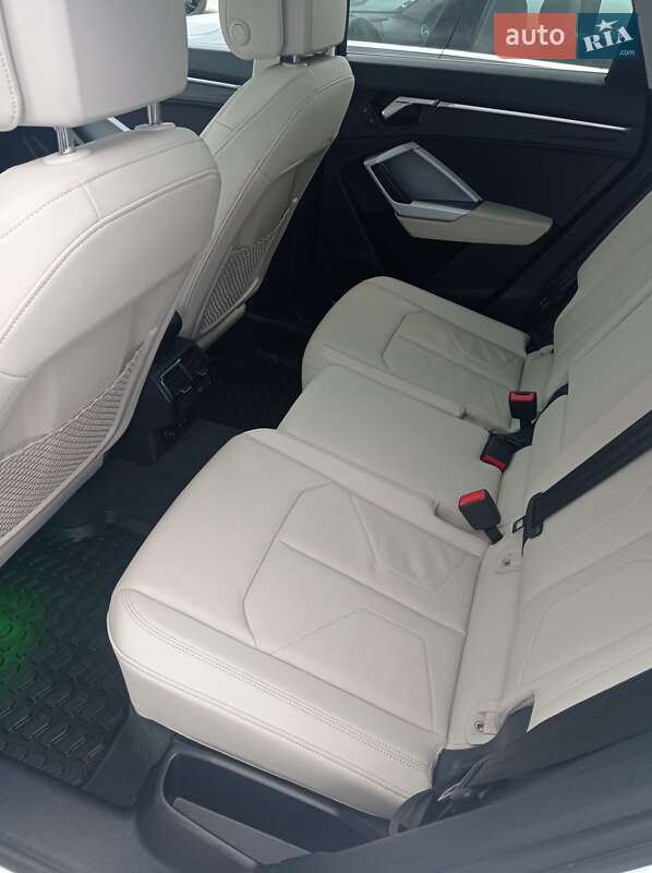 Позашляховик / Кросовер Audi Q3 2020 в Києві